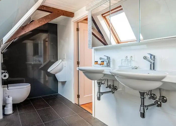 The Dutch Buoy Монникендам