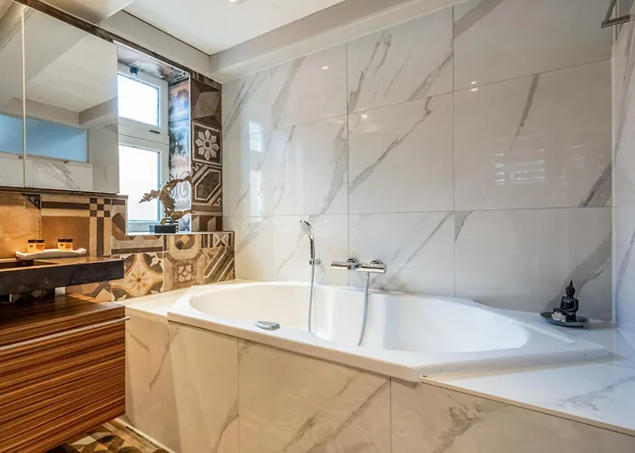 The Dutch Buoy Монникендам