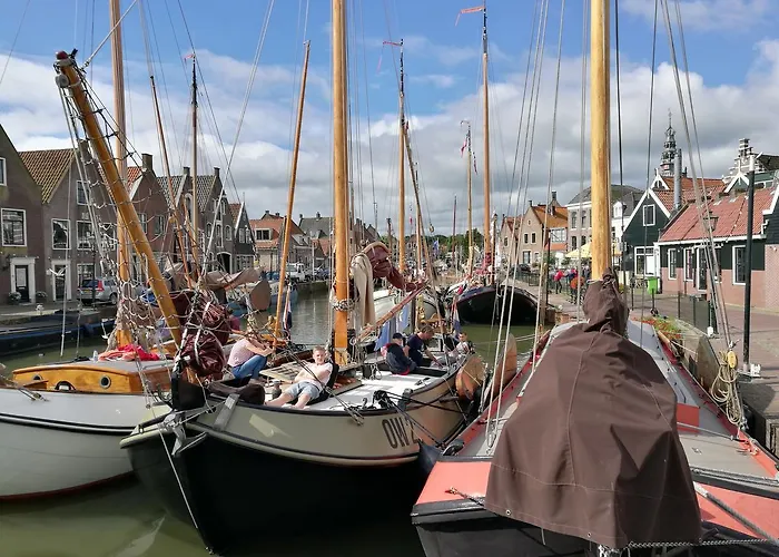 The Dutch Buoy Монникендам